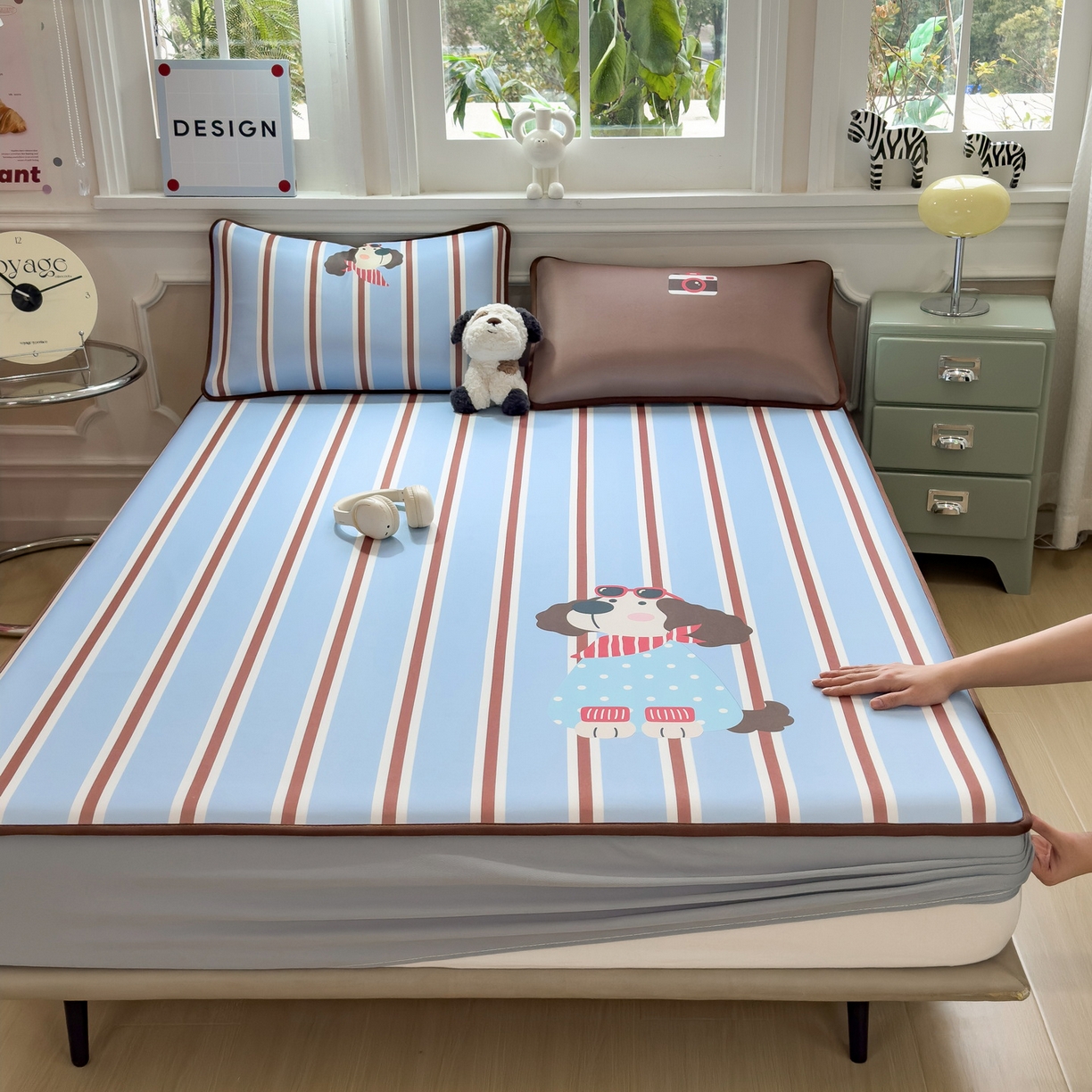 91家纺网 家纺一手货源 找家纺 丝羽坊 2026新款ins设计师原创大版小清新卡通冰皮复合软凉席  汪星日记-床笠款