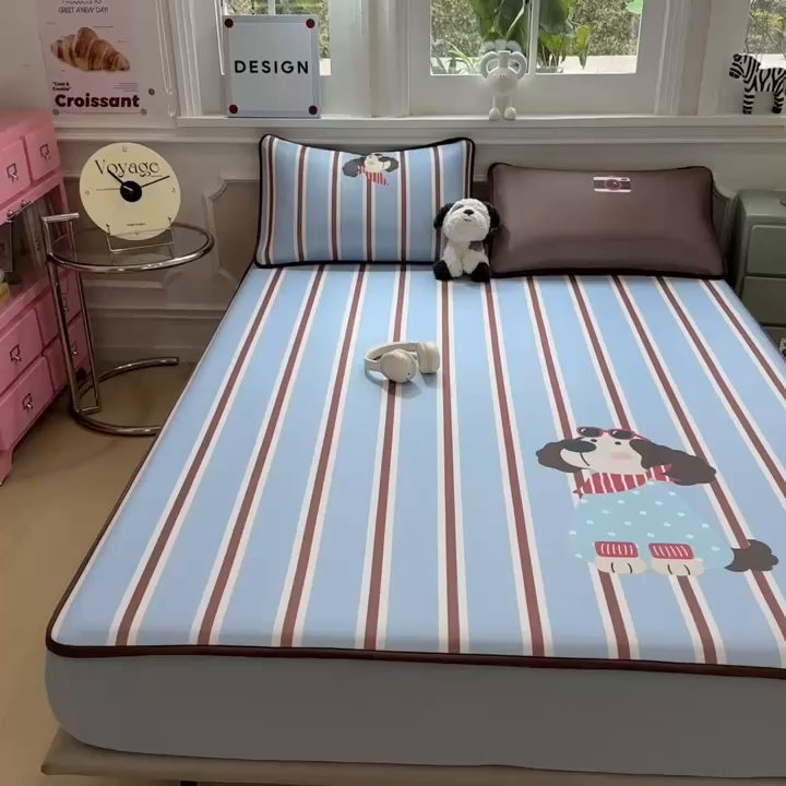 91家纺网 家纺一手货源 找家纺 丝羽坊 2026新款ins设计师原创大版小清新卡通冰皮复合软凉席  汪星日记-床笠款