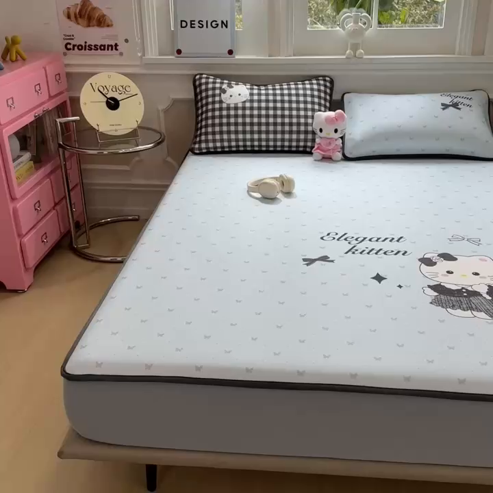 91家纺网 家纺一手货源 找家纺 丝羽坊 2026新款ins设计师原创大版小清新卡通冰皮复合软凉席  香风喵语-床笠款