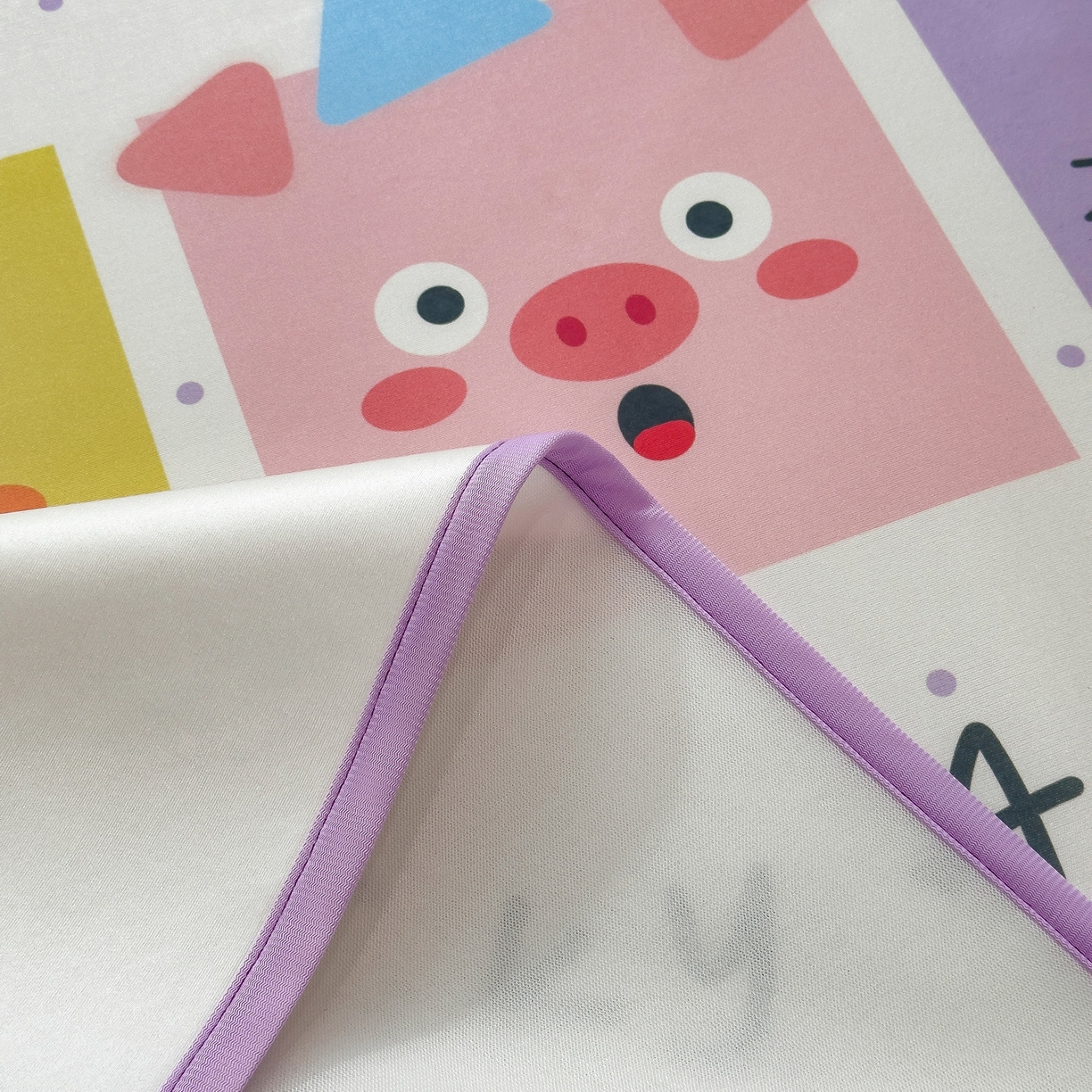 91家纺网 家纺一手货源 找家纺 丝羽坊 2026新款ins设计师原创大版小清新卡通冰皮复合软凉席  幸运派-床笠款