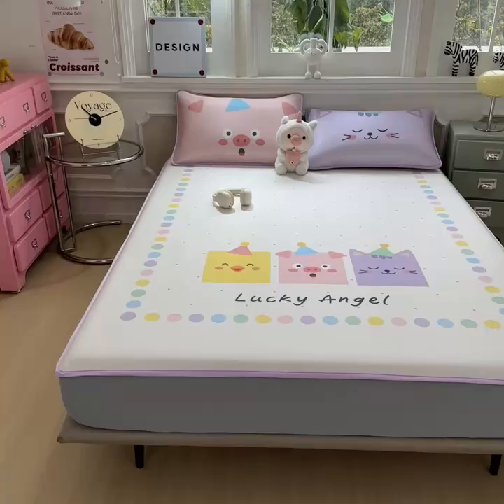 91家纺网 家纺一手货源 找家纺 丝羽坊 2026新款ins设计师原创大版小清新卡通冰皮复合软凉席  幸运派-床笠款