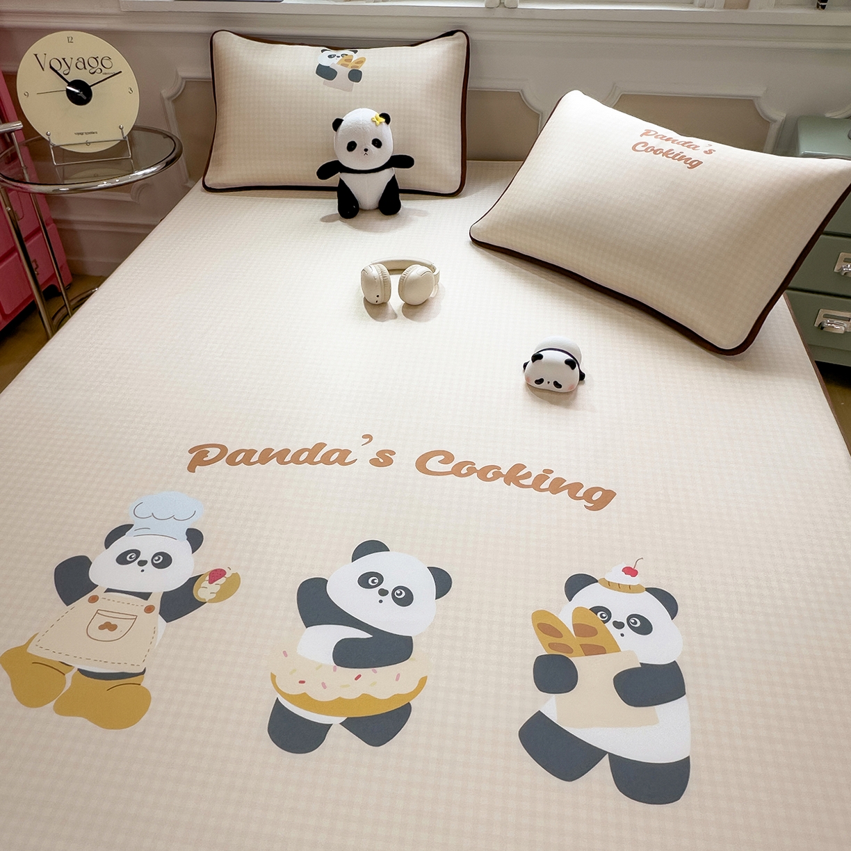 91家纺网 家纺一手货源 找家纺 丝羽坊 2026新款ins设计师原创大版小清新卡通冰皮复合软凉席  熊猫时光-床笠款