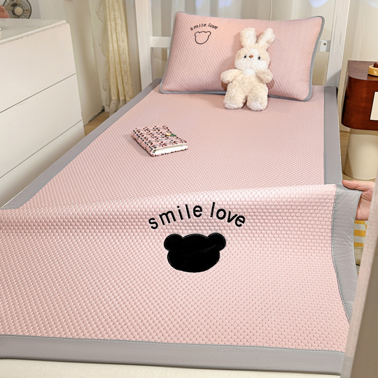 91家纺网 家纺一手货源 找家纺 （总）家品罗兰 2026新款夏季A类真PE凉感冰豆豆凉席冰丝床单单件冰丝席家用可机洗单人学生宿舍上下铺寝室席-学生款