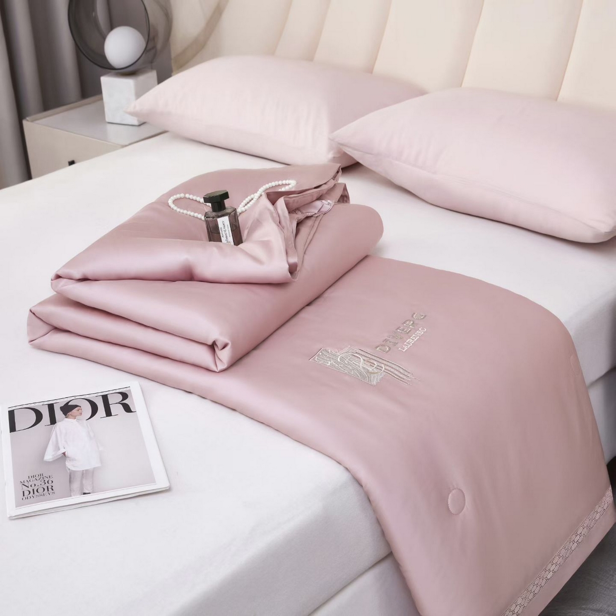 91家纺网 家纺一手货源 找家纺 博尔菲 2026新款半镂空蕾丝宽边绗缝夏被夏凉被空调被 豆沙