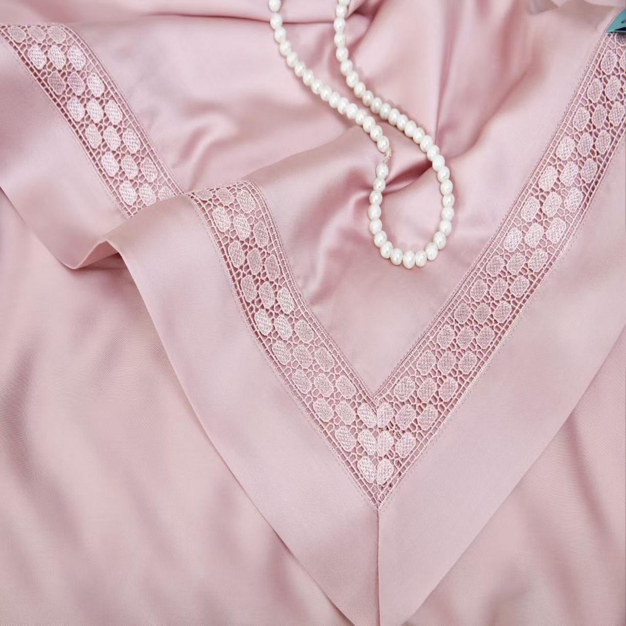 91家纺网 家纺一手货源 找家纺 博尔菲 2026新款半镂空蕾丝宽边绗缝夏被夏凉被空调被 豆沙