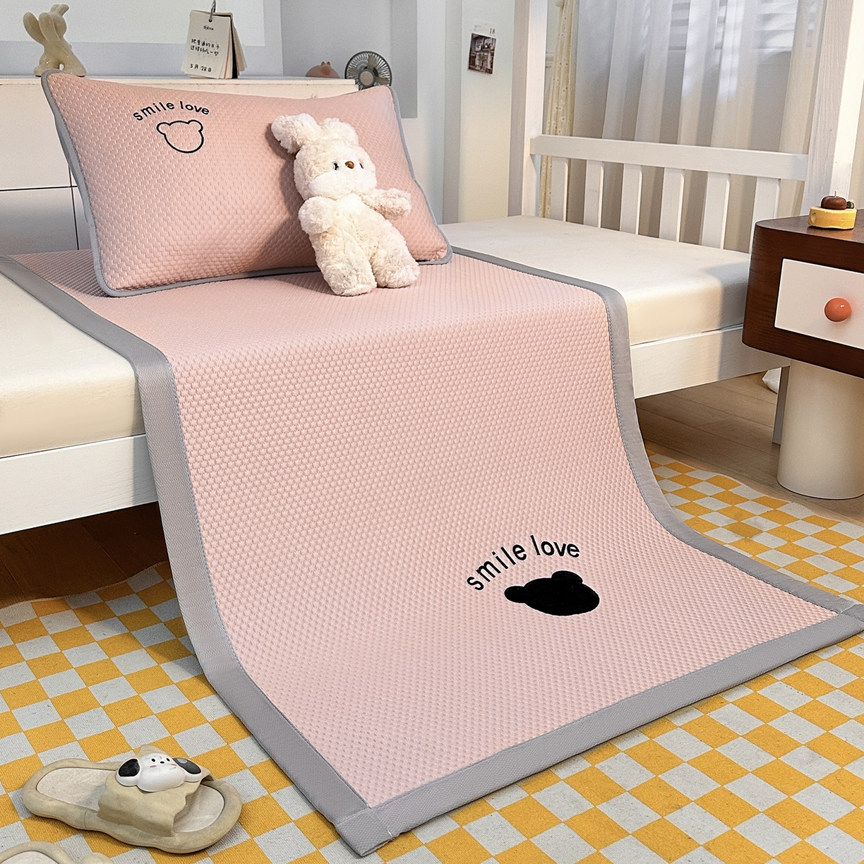 91家纺网 家纺一手货源 找家纺 （总）家品罗兰 2026新款夏季A类真PE凉感冰豆豆凉席冰丝床单单件冰丝席家用可机洗单人学生宿舍上下铺寝室席-学生款