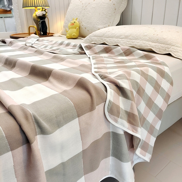 91家纺网 家纺一手货源 找家纺 静缘分 2026新款全棉纯棉6层纱布毛巾被纯棉六层纱布毯 日式大格粉