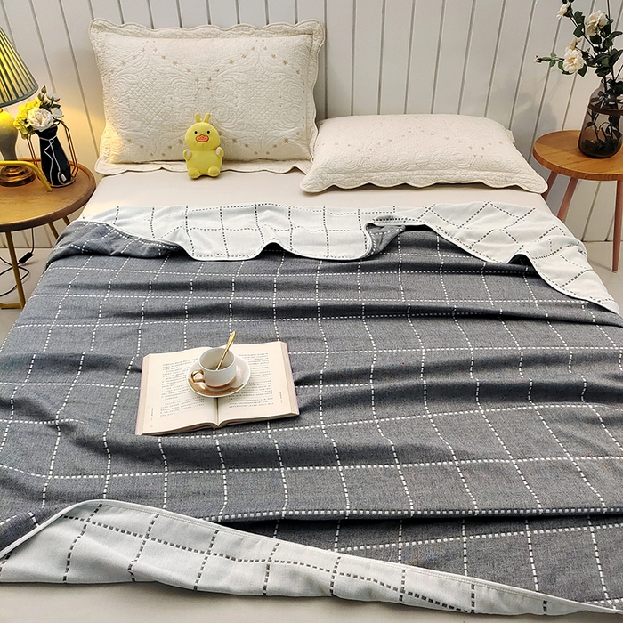 91家纺网 家纺一手货源 找家纺 静缘分 2026新款全棉纯棉6层纱布毛巾被纯棉六层纱布毯 虚线格蓝