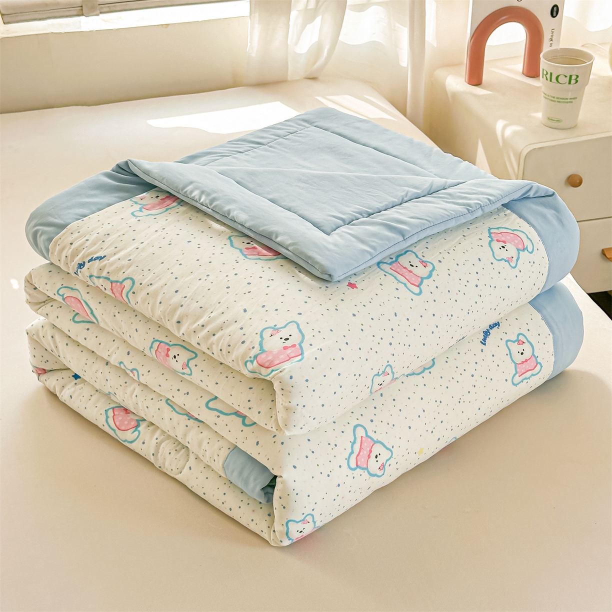 91家纺网 家纺一手货源 找家纺 晓时候 2026新款小清新印花夏被夏凉被空调被新疆棉花被被子被芯 彩糖熊贴