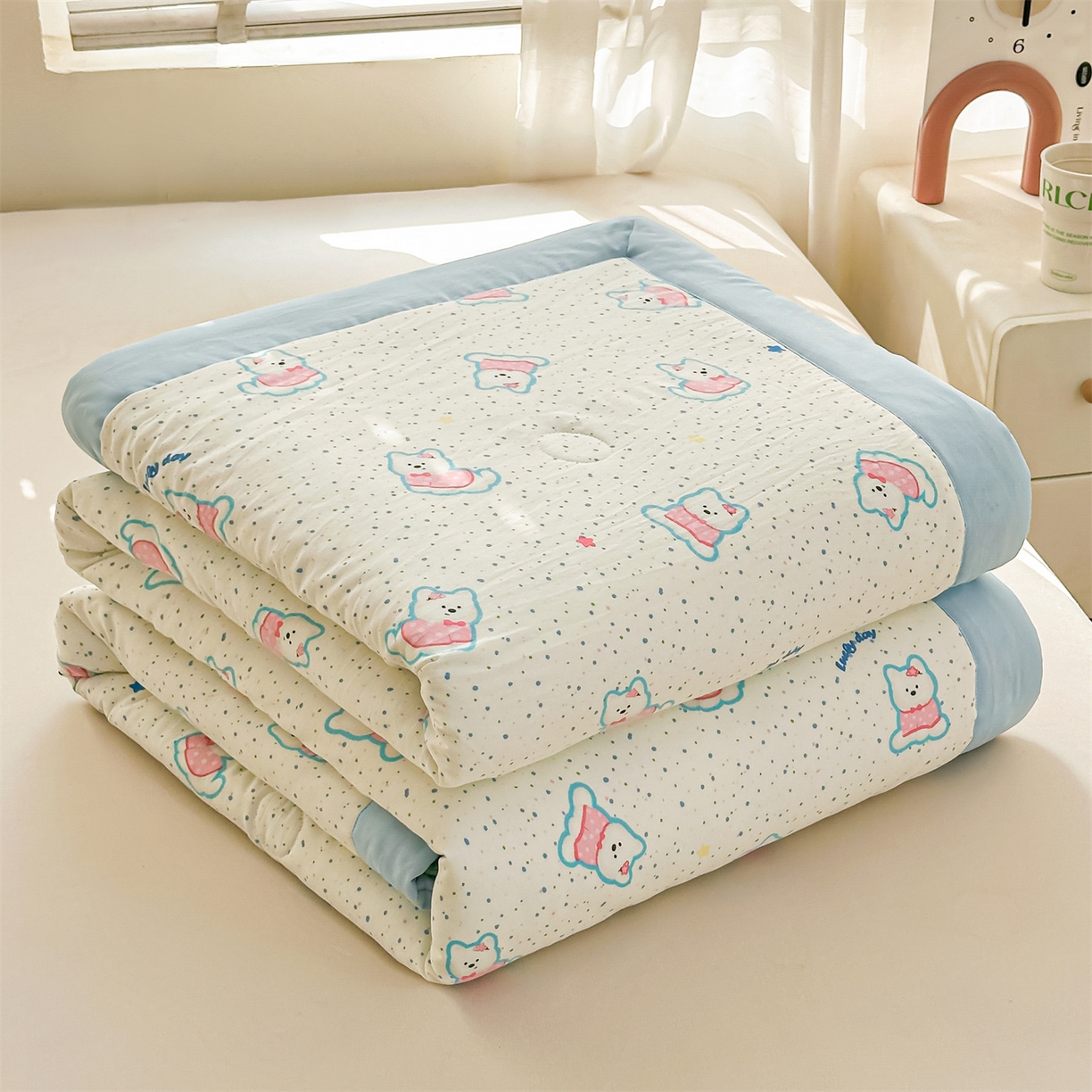 91家纺网 家纺一手货源 找家纺 晓时候 2026新款小清新印花夏被夏凉被空调被新疆棉花被被子被芯 彩糖熊贴