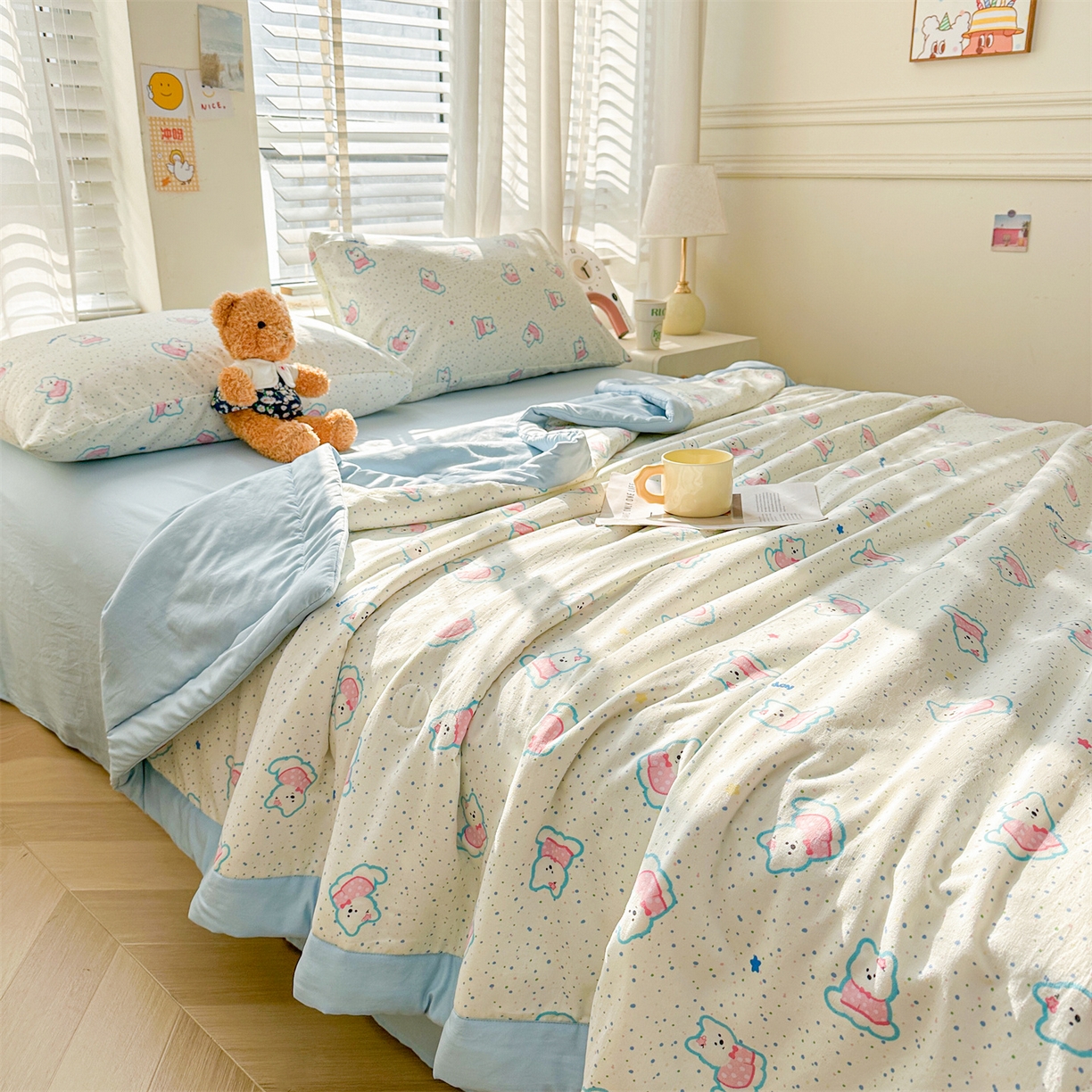 91家纺网 家纺一手货源 找家纺 晓时候 2026新款小清新印花夏被夏凉被空调被新疆棉花被被子被芯 彩糖熊贴