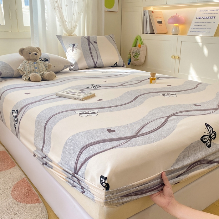 91家纺网 家纺一手货源 找家纺 朵朵家纺 2025新款超柔水洗棉云感印花单床笠床垫保护套床笠（床垫保护套可定制尺寸 ）-场景三 蝶恋心