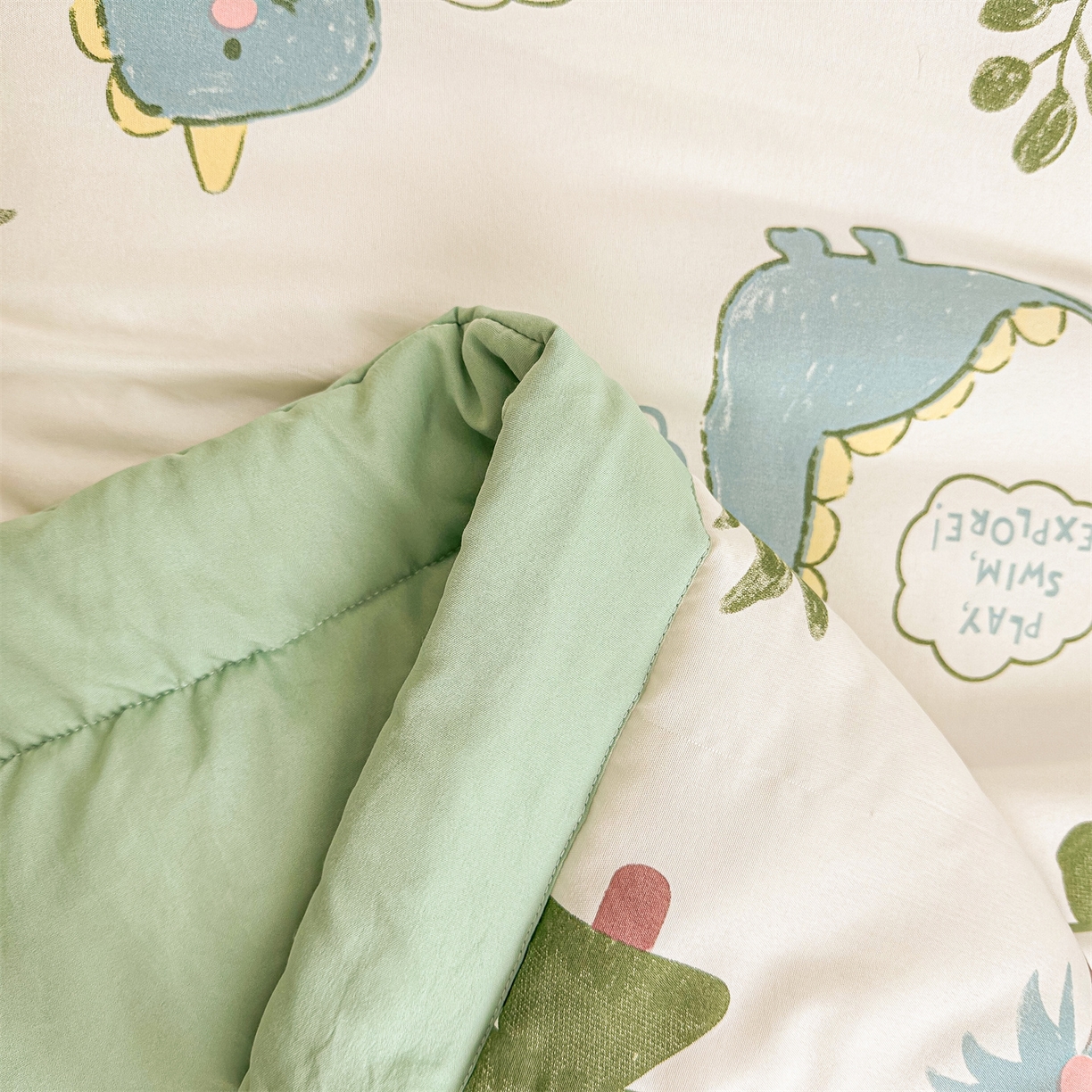 91家纺网 家纺一手货源 找家纺 晓时候 2026新款小清新印花夏被夏凉被空调被新疆棉花被被子被芯 恐龙乐园