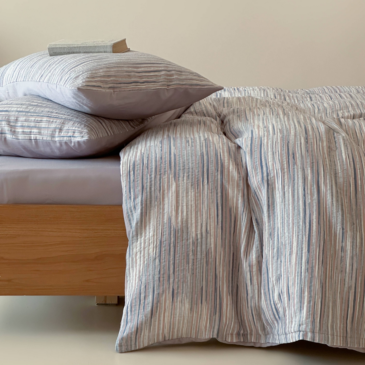 91家纺网 家纺一手货源 找家纺 云上 2026新款全棉纯棉色纺混段染条四件套-暮光 暮光-蓝紫