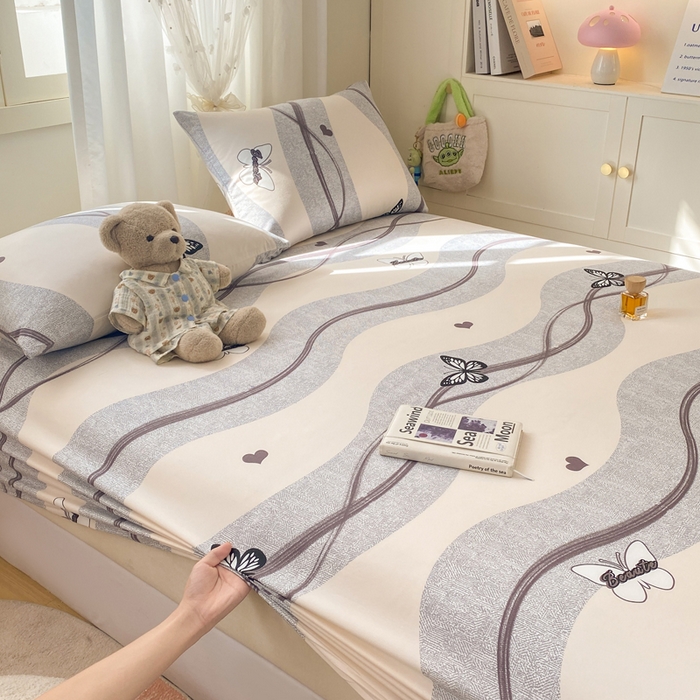 91家纺网 家纺一手货源 找家纺 朵朵家纺 2025新款超柔水洗棉云感印花单床笠床垫保护套床笠（床垫保护套可定制尺寸 ）-场景二 蝶恋心