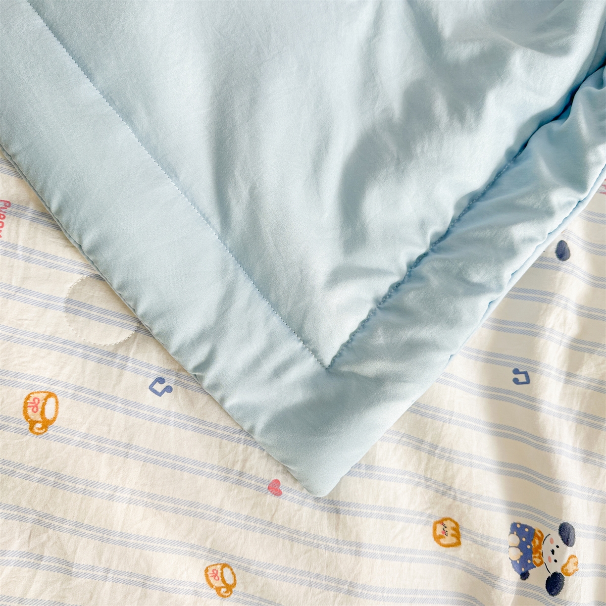 91家纺网 家纺一手货源 找家纺 晓时候 2026新款小清新印花夏被夏凉被空调被新疆棉花被被子被芯 音符小狗