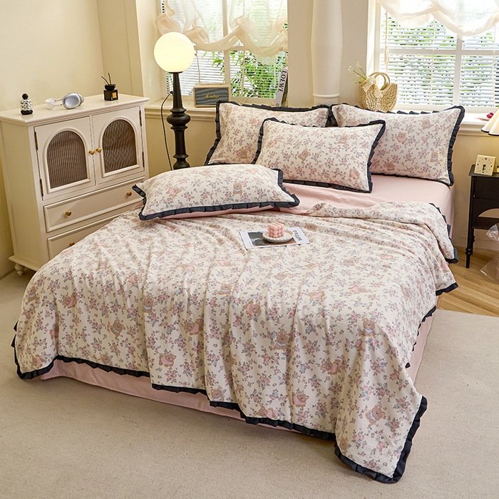 91家纺网 家纺一手货源 找家纺 仟网汇 2026新款木棉皱皱纱赫本风夏被单夏被枕套 花园里