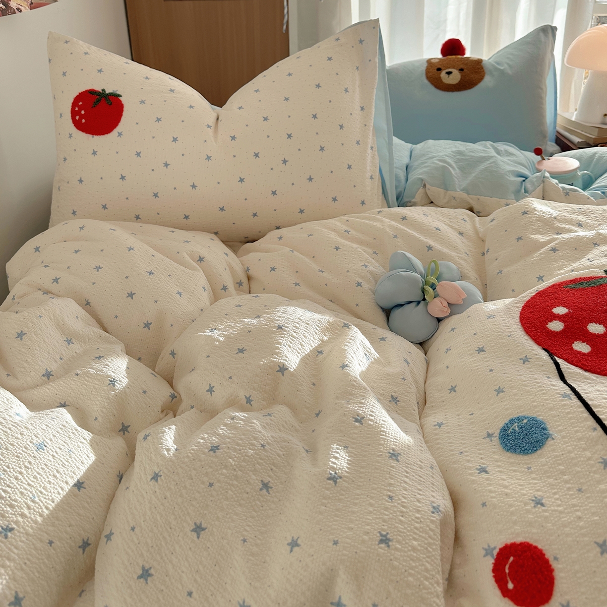 91家纺网 家纺一手货源 找家纺 （总）顾里家纺 2026春夏新款ins童趣异形泡芙棉毛巾绣四件套