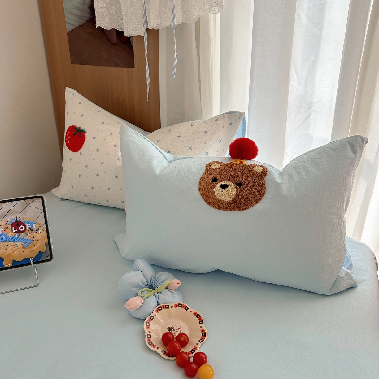 91家纺网 家纺一手货源 找家纺 顾里家纺 2026春夏新款ins童趣异形泡芙棉毛巾绣四件套 番茄小熊