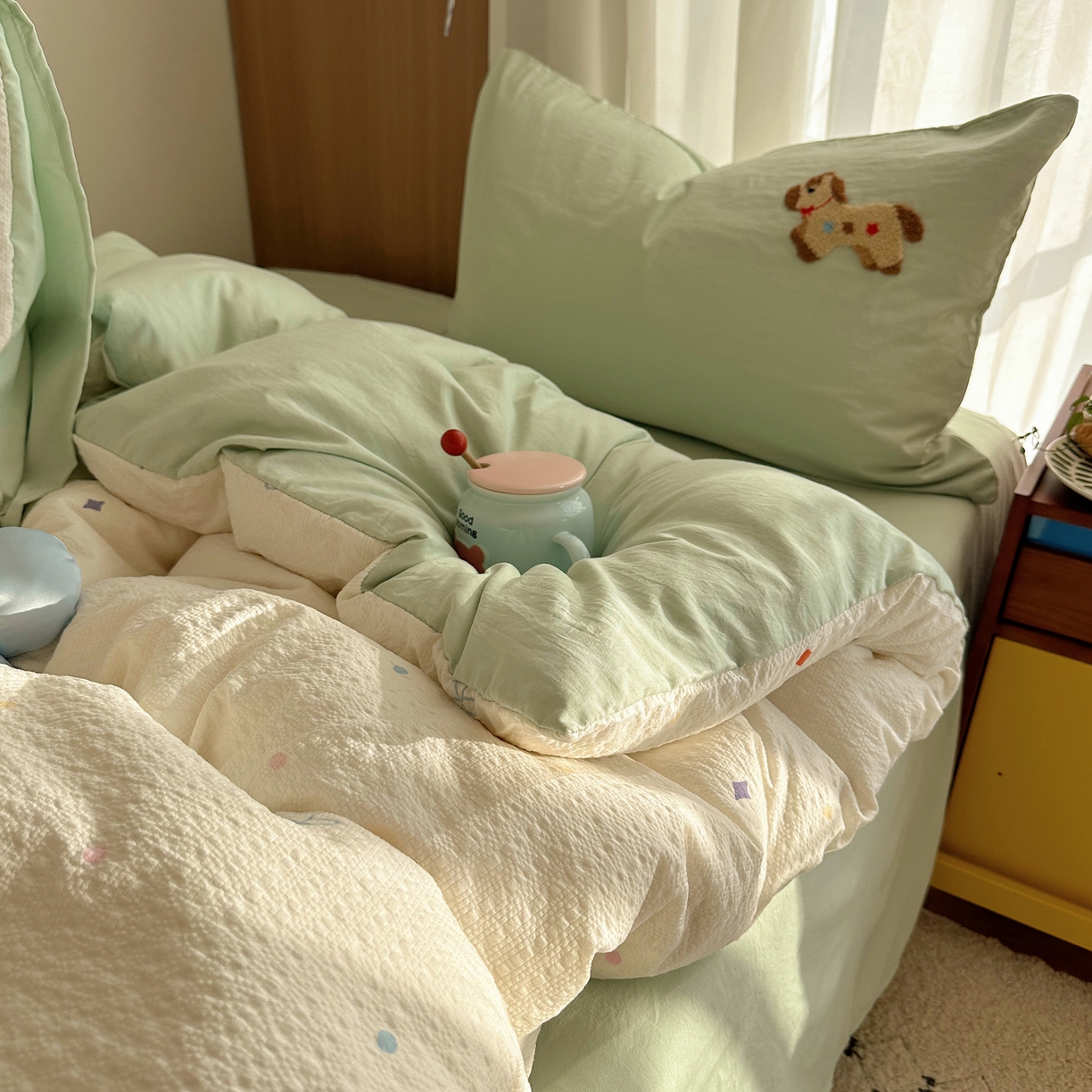 91家纺网 家纺一手货源 找家纺 顾里家纺 2026春夏新款ins童趣异形泡芙棉毛巾绣四件套 好运小马