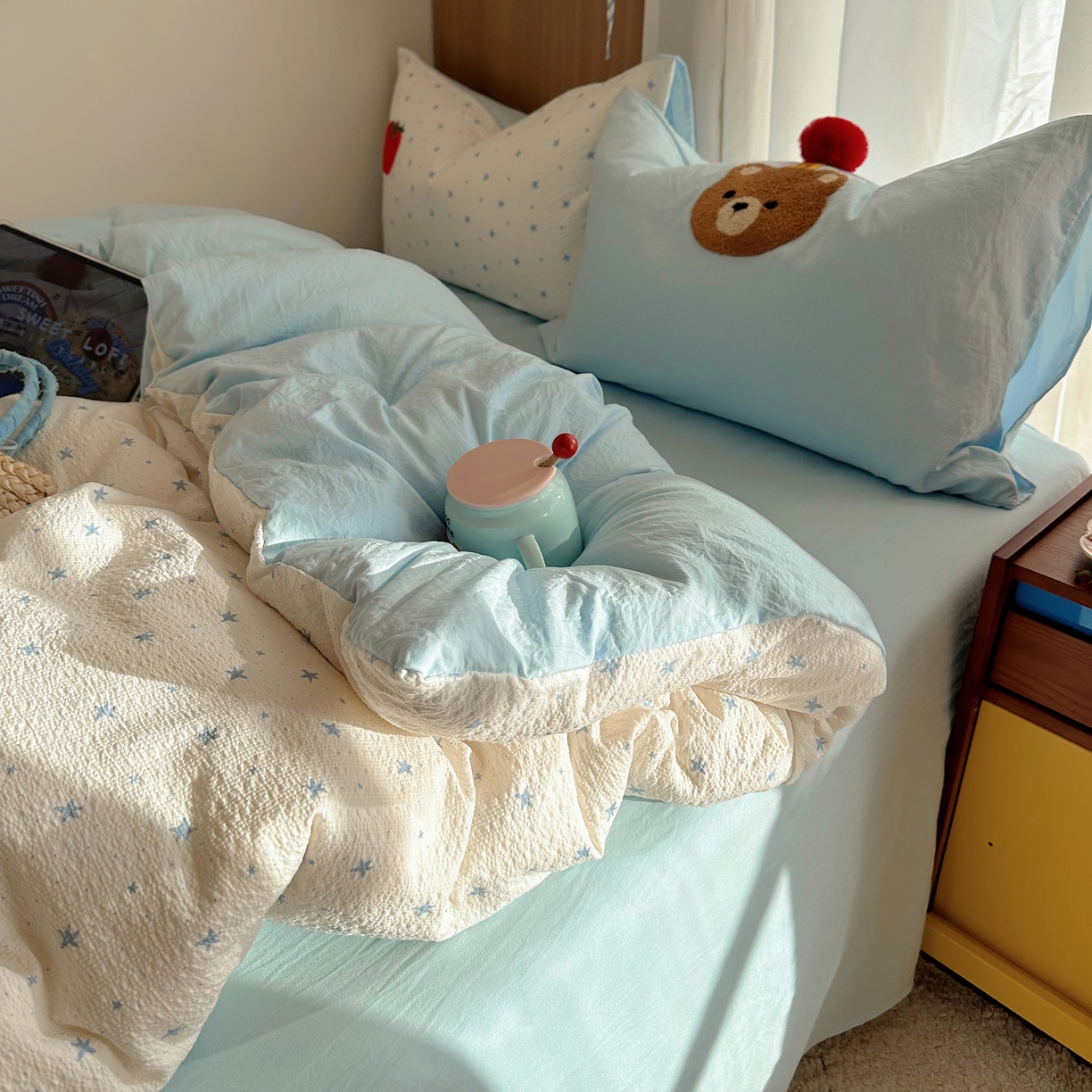 91家纺网 家纺一手货源 找家纺 顾里家纺 2026春夏新款ins童趣异形泡芙棉毛巾绣四件套 番茄小熊