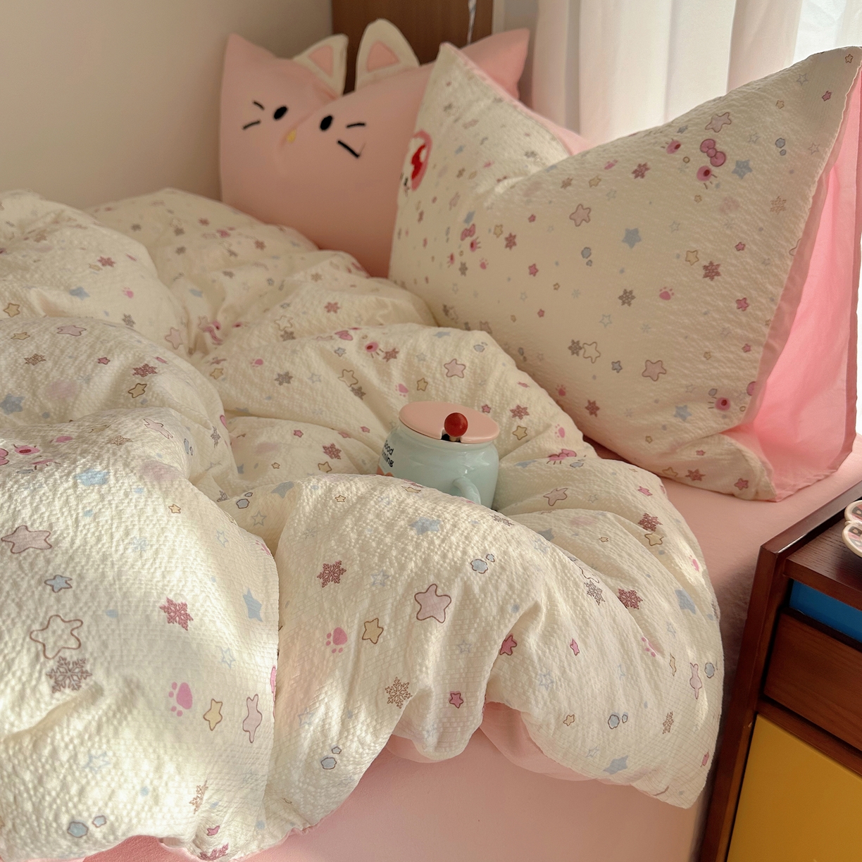 91家纺网 家纺一手货源 找家纺 顾里家纺 2026春夏新款ins童趣异形泡芙棉毛巾绣四件套 礼物猫咪