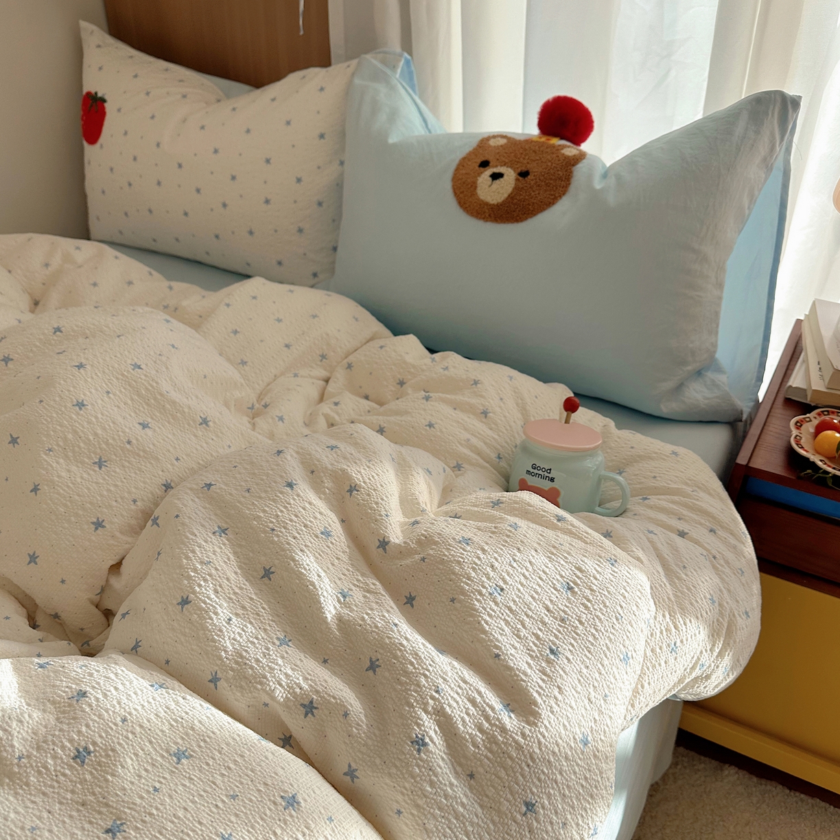 91家纺网 家纺一手货源 找家纺 顾里家纺 2026春夏新款ins童趣异形泡芙棉毛巾绣四件套 番茄小熊