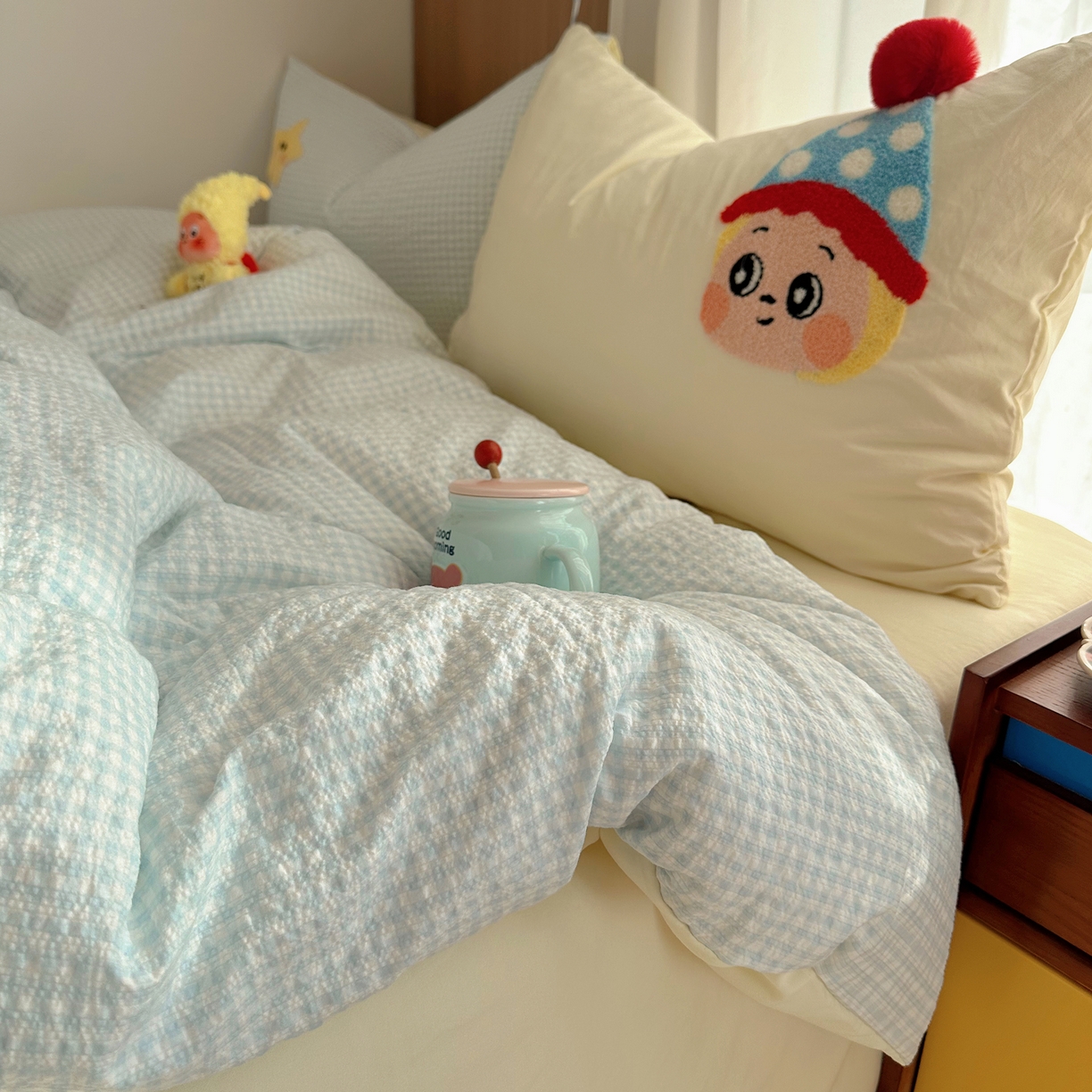 91家纺网 家纺一手货源 找家纺 顾里家纺 2026春夏新款ins童趣异形泡芙棉毛巾绣四件套 许愿萌娃