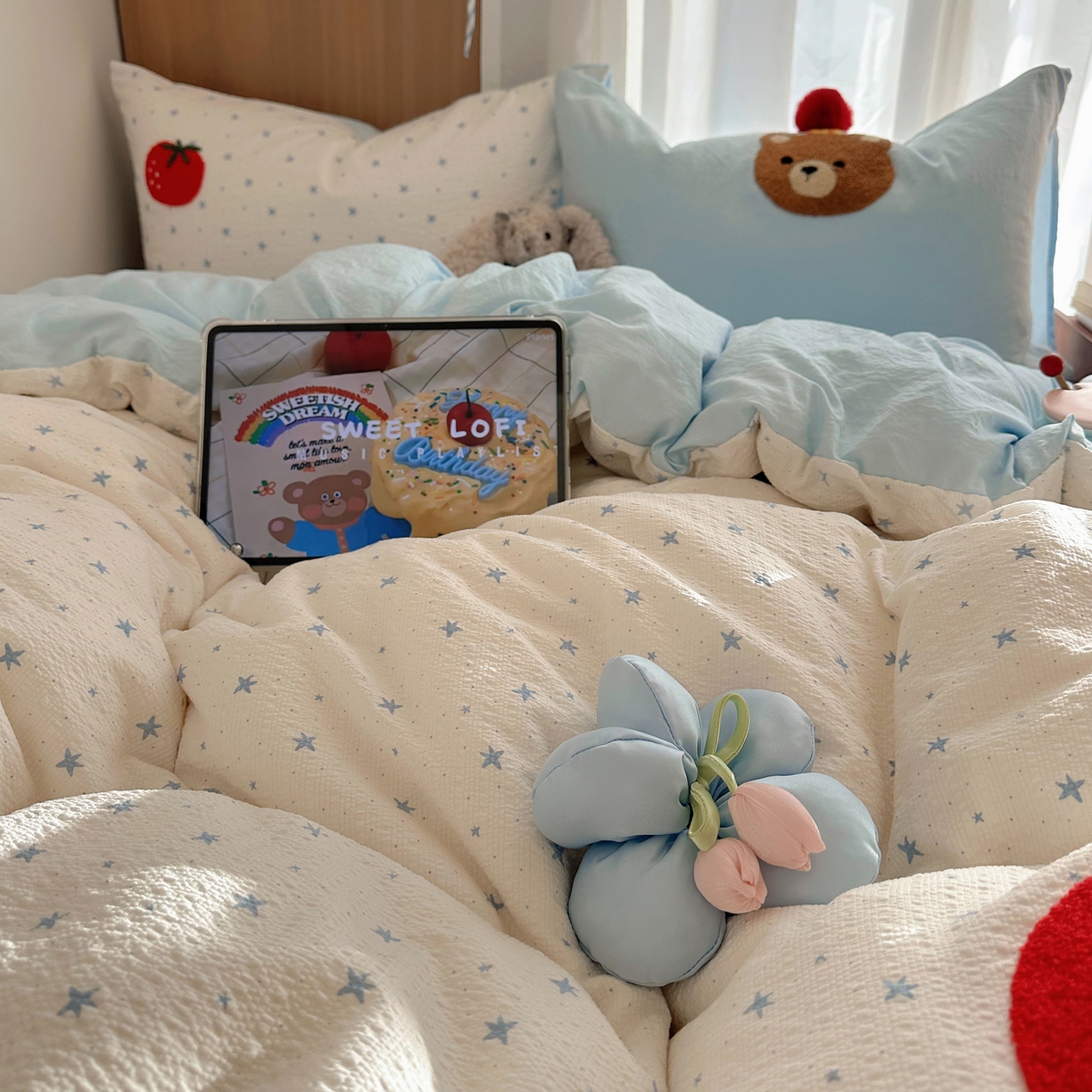 91家纺网 家纺一手货源 找家纺 顾里家纺 2026春夏新款ins童趣异形泡芙棉毛巾绣四件套 番茄小熊