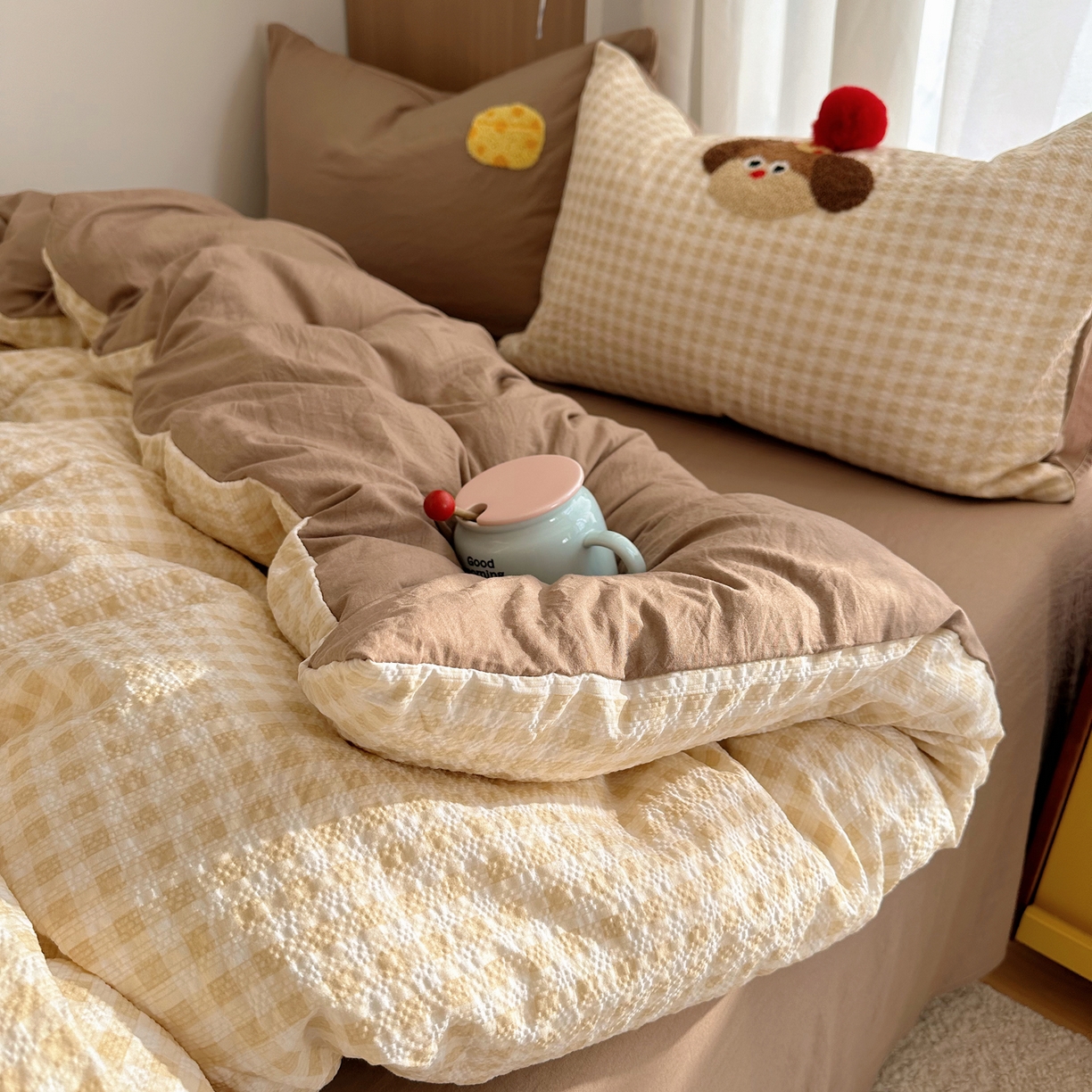 91家纺网 家纺一手货源 找家纺 顾里家纺 2026春夏新款ins童趣异形泡芙棉毛巾绣四件套 芝士腊肠狗