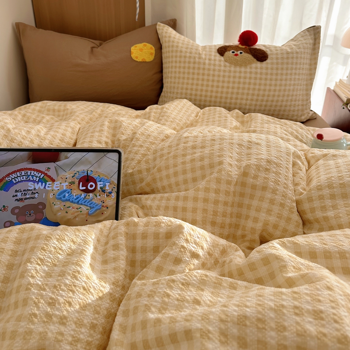 91家纺网 家纺一手货源 找家纺 顾里家纺 2026春夏新款ins童趣异形泡芙棉毛巾绣四件套 芝士腊肠狗