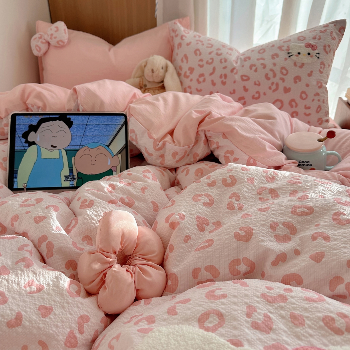 91家纺网 家纺一手货源 找家纺 顾里家纺 2026春夏新款ins童趣异形泡芙棉毛巾绣四件套 丝带猫咪