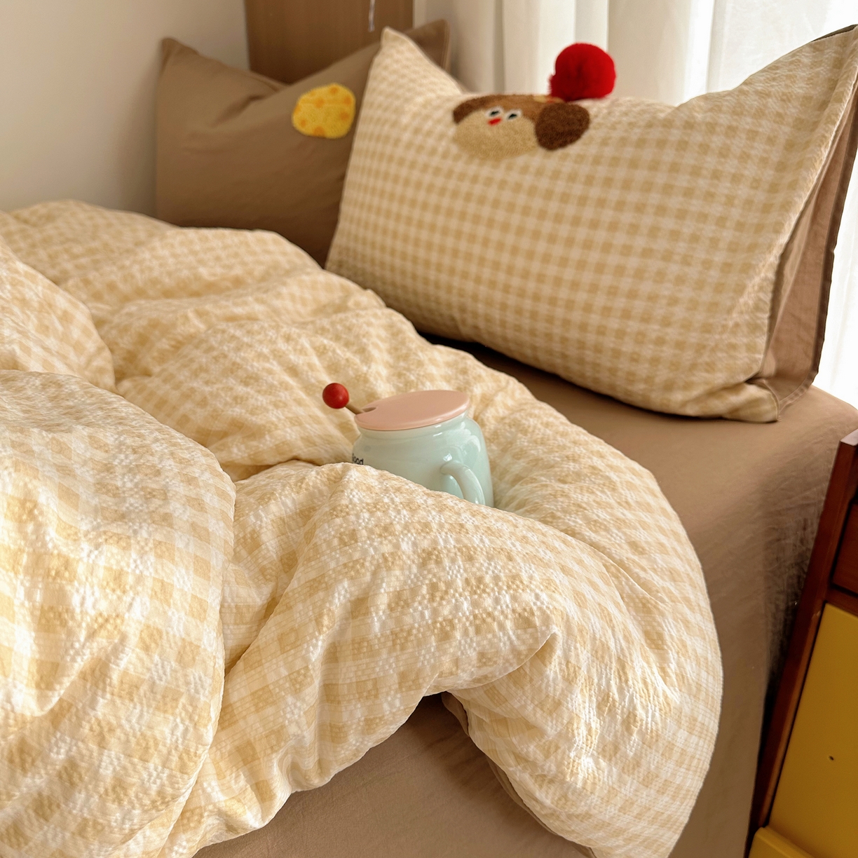 91家纺网 家纺一手货源 找家纺 顾里家纺 2026春夏新款ins童趣异形泡芙棉毛巾绣四件套 芝士腊肠狗