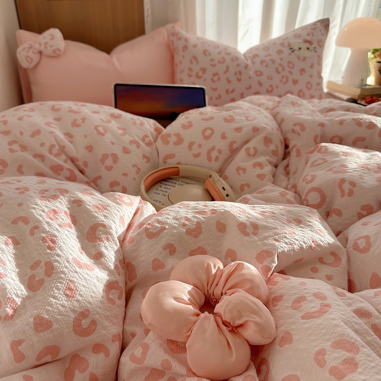 91家纺网 家纺一手货源 找家纺 顾里家纺 2026春夏新款ins童趣异形泡芙棉毛巾绣四件套 丝带猫咪