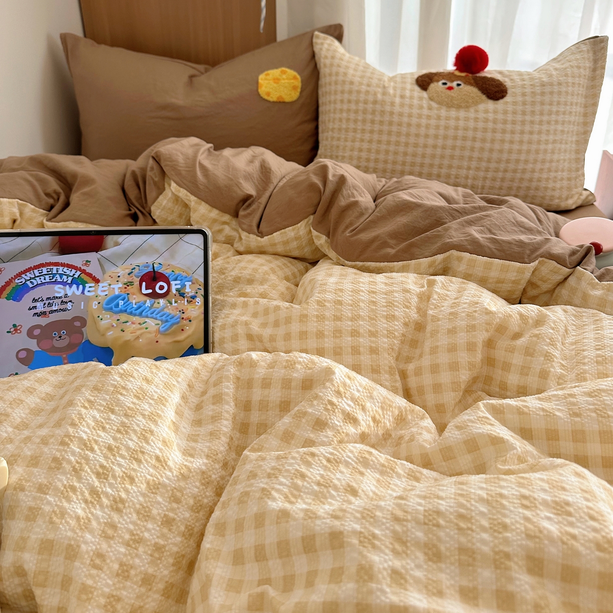 91家纺网 家纺一手货源 找家纺 顾里家纺 2026春夏新款ins童趣异形泡芙棉毛巾绣四件套 芝士腊肠狗