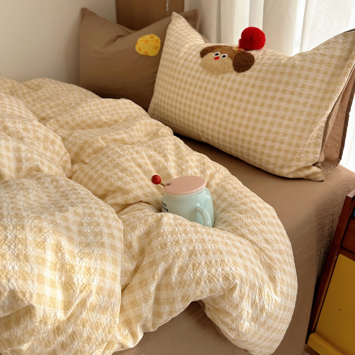 91家纺网 家纺一手货源 找家纺 顾里家纺 2026春夏新款ins童趣异形泡芙棉毛巾绣四件套 芝士腊肠狗