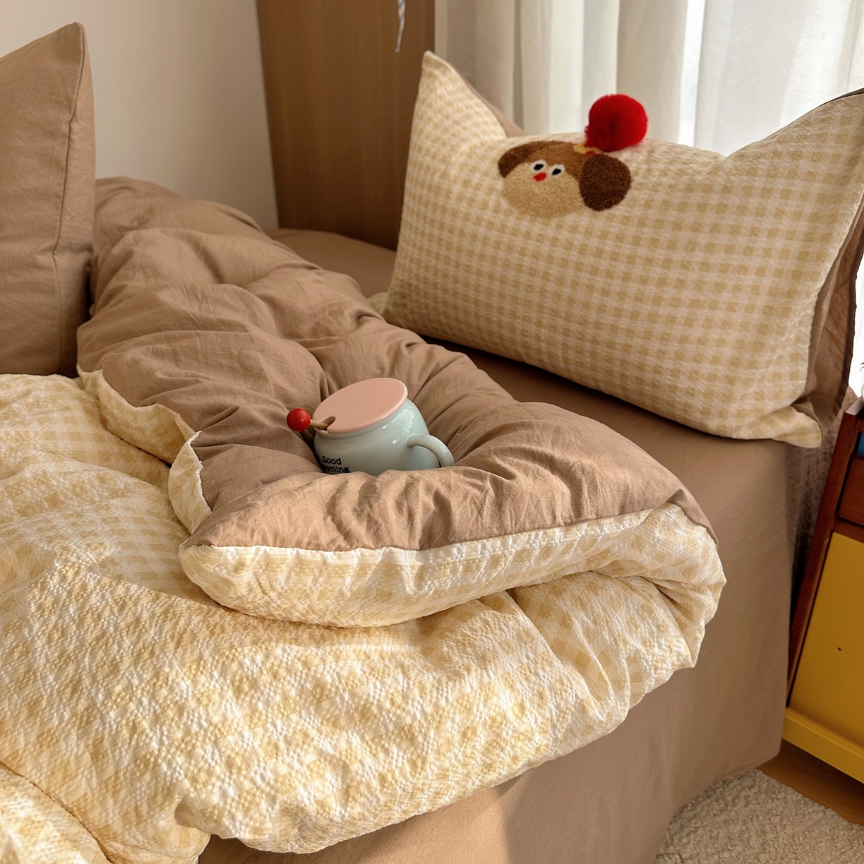 91家纺网 家纺一手货源 找家纺 顾里家纺 2026春夏新款ins童趣异形泡芙棉毛巾绣四件套 芝士腊肠狗