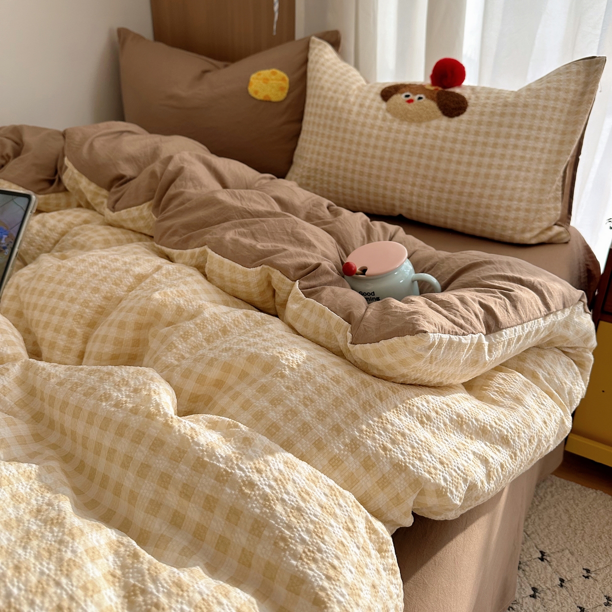 91家纺网 家纺一手货源 找家纺 顾里家纺 2026春夏新款ins童趣异形泡芙棉毛巾绣四件套 芝士腊肠狗