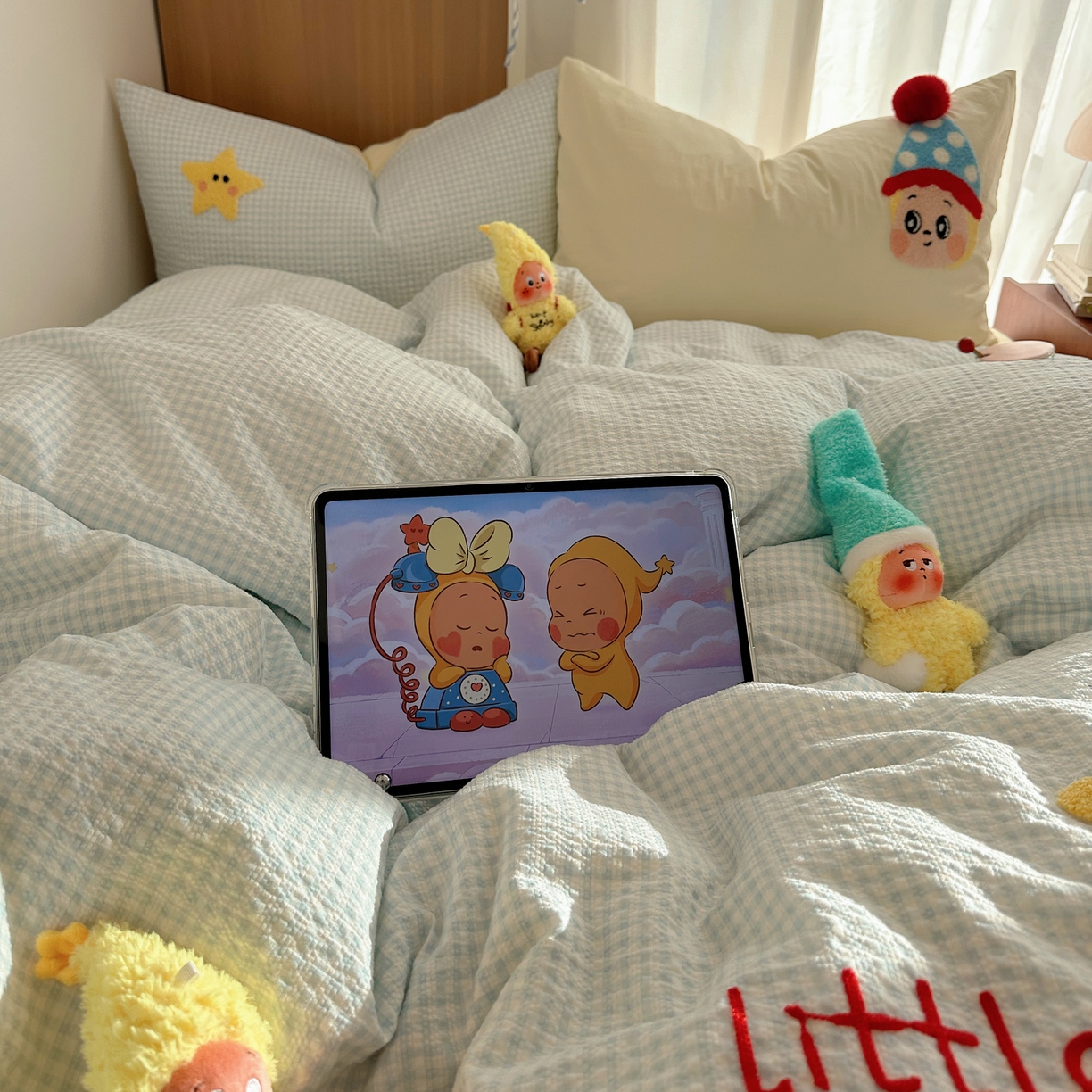 91家纺网 家纺一手货源 找家纺 顾里家纺 2026春夏新款ins童趣异形泡芙棉毛巾绣四件套 许愿萌娃