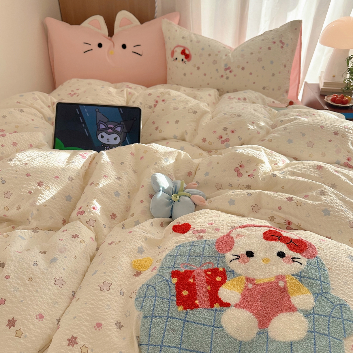 91家纺网 家纺一手货源 找家纺 顾里家纺 2026春夏新款ins童趣异形泡芙棉毛巾绣四件套 礼物猫咪
