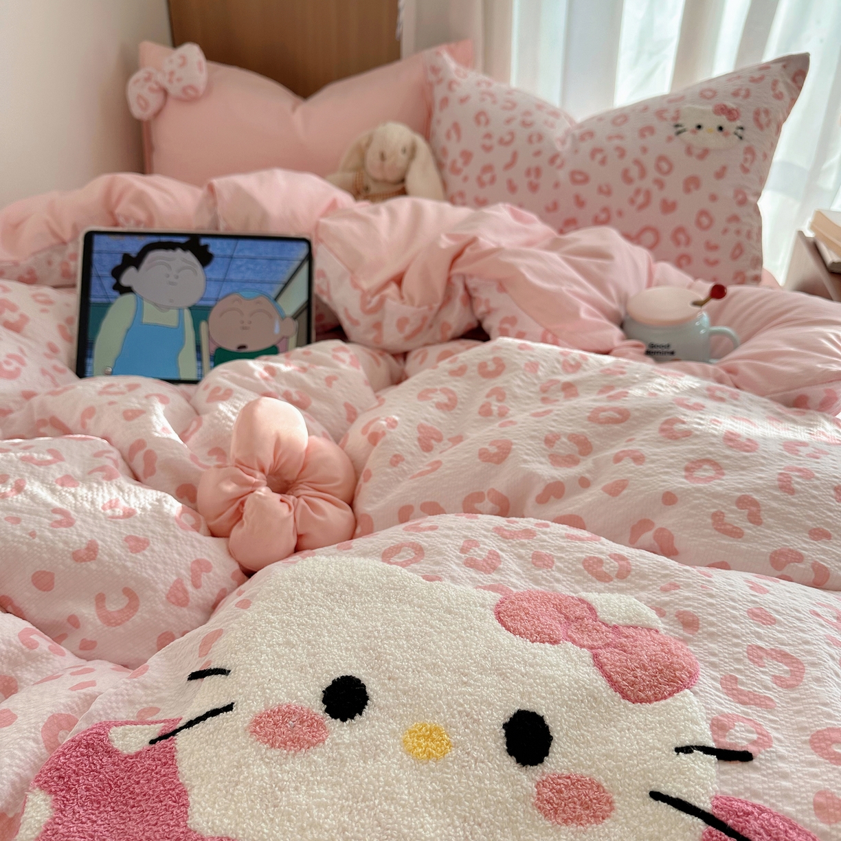 91家纺网 家纺一手货源 找家纺 顾里家纺 2026春夏新款ins童趣异形泡芙棉毛巾绣四件套 丝带猫咪