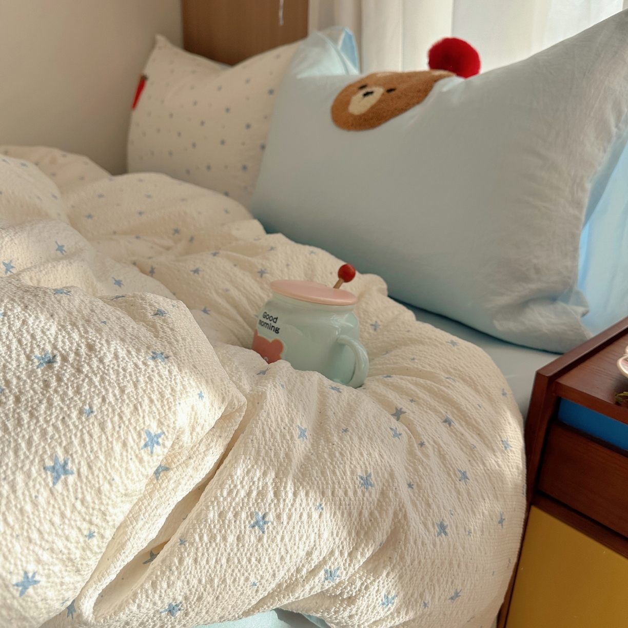 91家纺网 家纺一手货源 找家纺 顾里家纺 2026春夏新款ins童趣异形泡芙棉毛巾绣四件套 番茄小熊