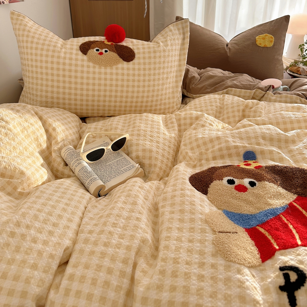 91家纺网 家纺一手货源 找家纺 顾里家纺 2026春夏新款ins童趣异形泡芙棉毛巾绣四件套 芝士腊肠狗