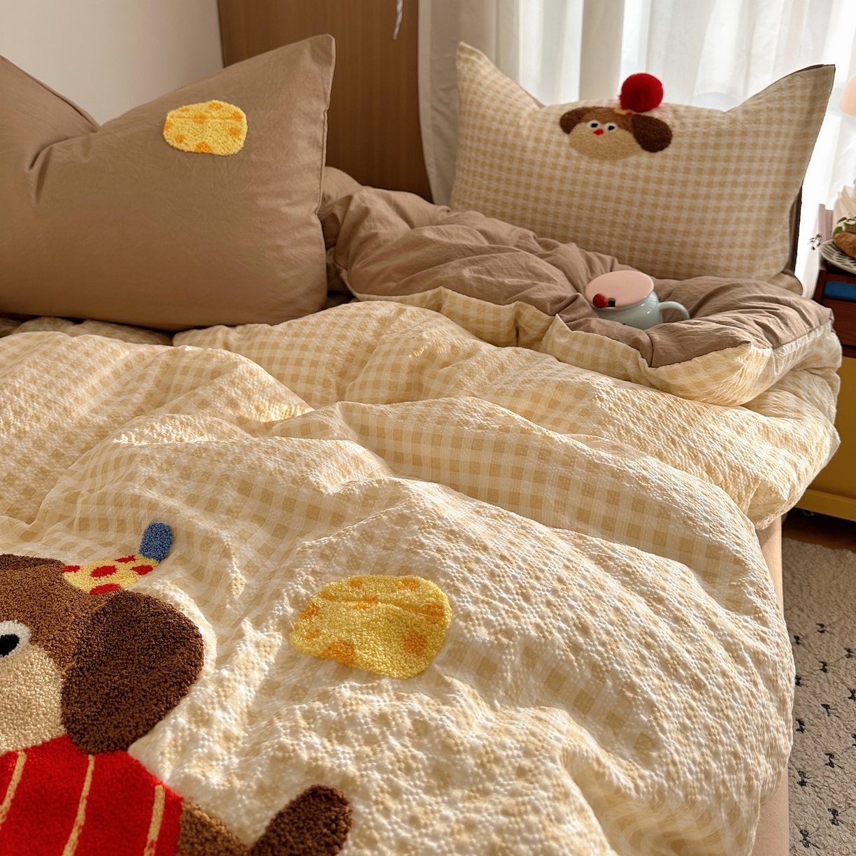 91家纺网 家纺一手货源 找家纺 顾里家纺 2026春夏新款ins童趣异形泡芙棉毛巾绣四件套 芝士腊肠狗