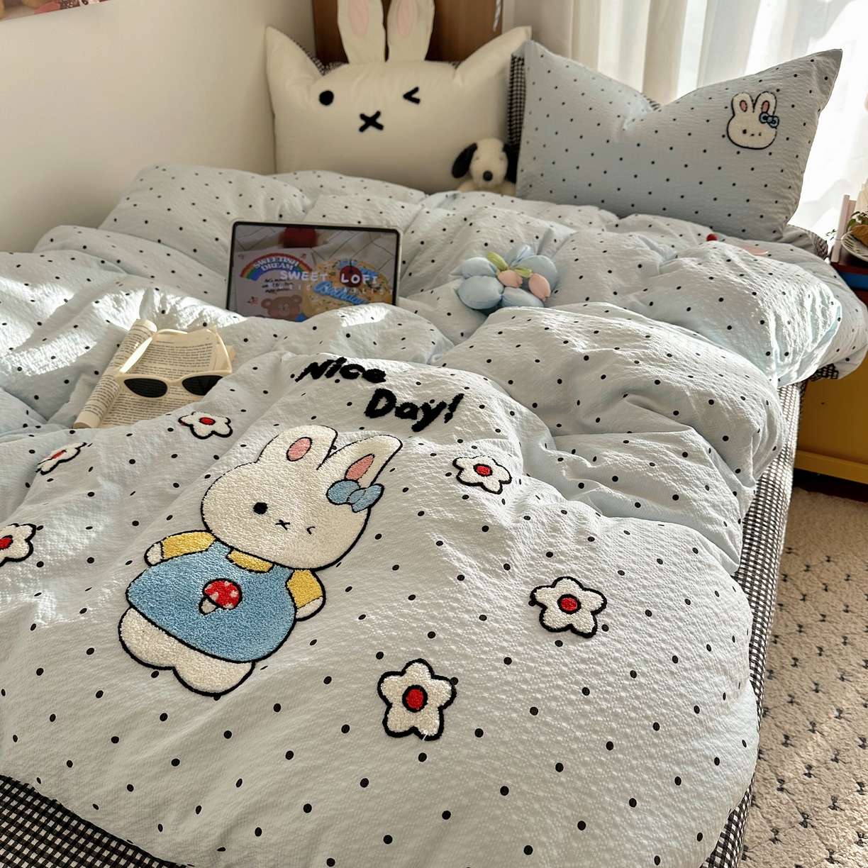 91家纺网 家纺一手货源 找家纺 顾里家纺 2026春夏新款ins童趣异形泡芙棉毛巾绣四件套 小花兔