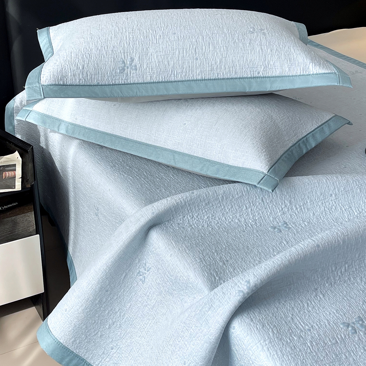 91家纺网 家纺一手货源 找家纺 莱米家纺 2026春夏新款全PE双面泡泡提花复合豆豆席凉席席子 蝴蝶结-蓝