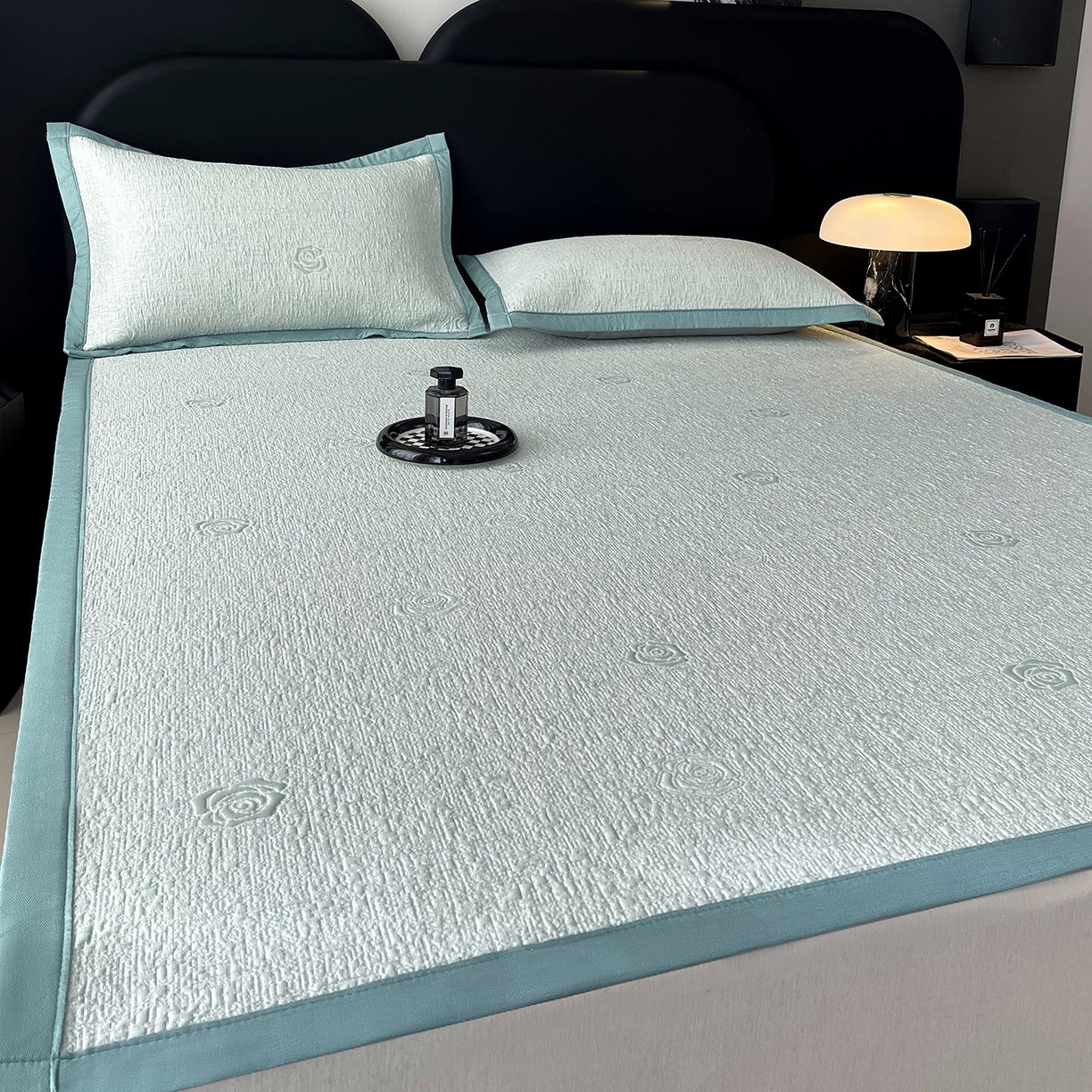 91家纺网 家纺一手货源 找家纺 莱米家纺 2026春夏新款全PE双面泡泡提花复合豆豆席凉席席子 玫瑰-绿