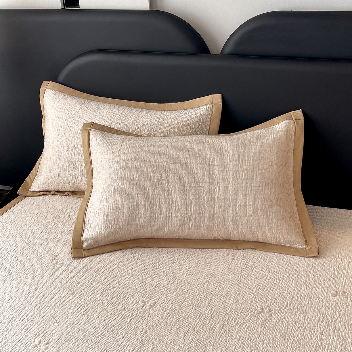 91家纺网 家纺一手货源 找家纺 莱米家纺 2026春夏新款全PE双面泡泡提花复合豆豆席凉席席子 蝴蝶结-卡其