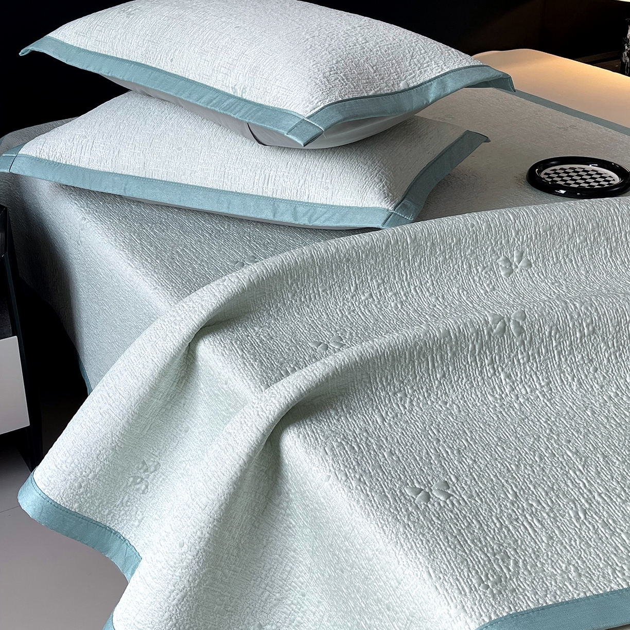 91家纺网 家纺一手货源 找家纺 莱米家纺 2026春夏新款全PE双面泡泡提花复合豆豆席凉席席子 蝴蝶结-绿