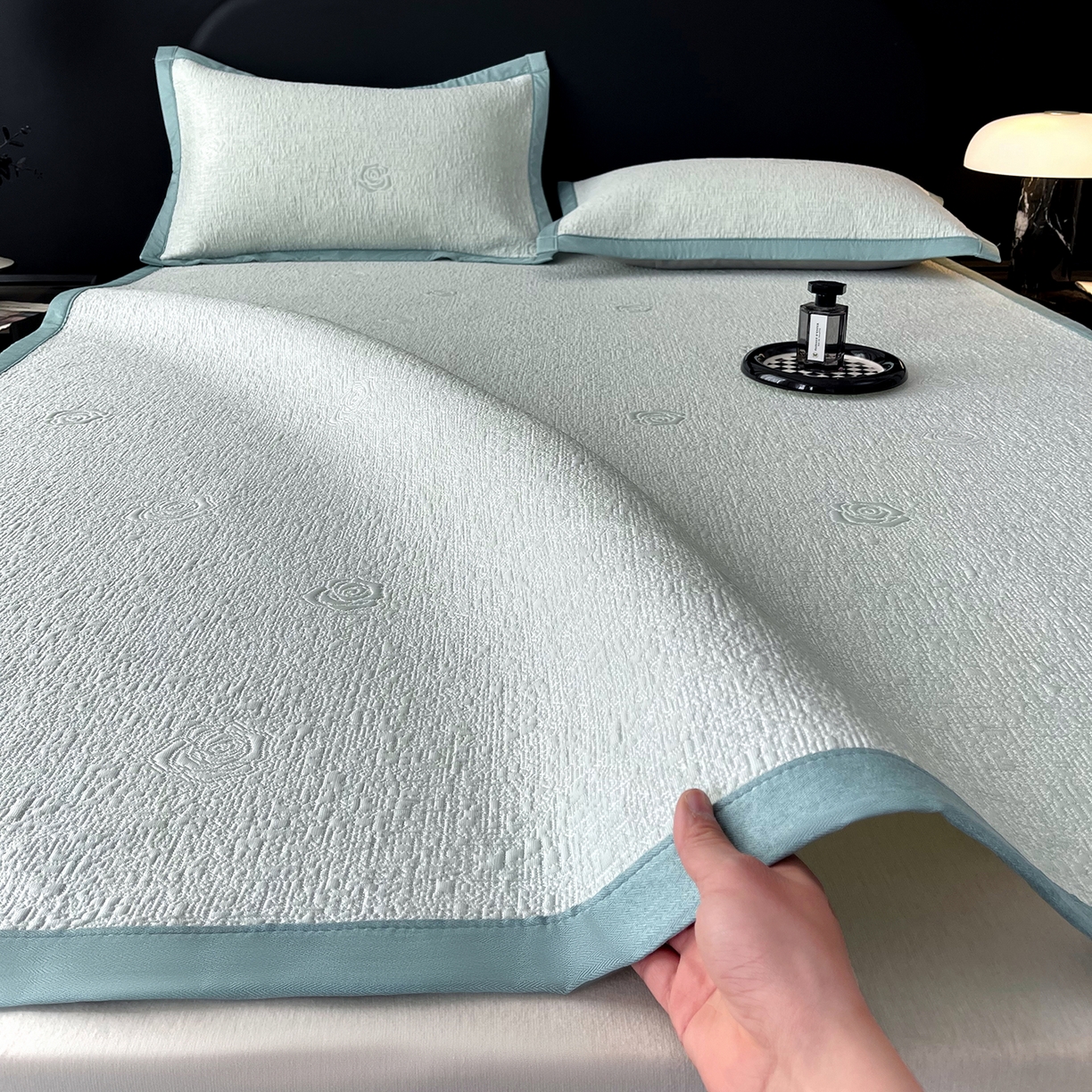 91家纺网 家纺一手货源 找家纺 莱米家纺 2026春夏新款全PE双面泡泡提花复合豆豆席凉席席子 玫瑰-绿